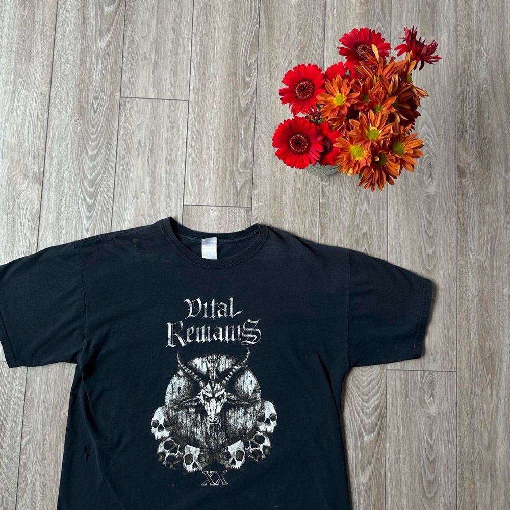 Vintage Y2k Black Vital Remians Grunge
T-shirt